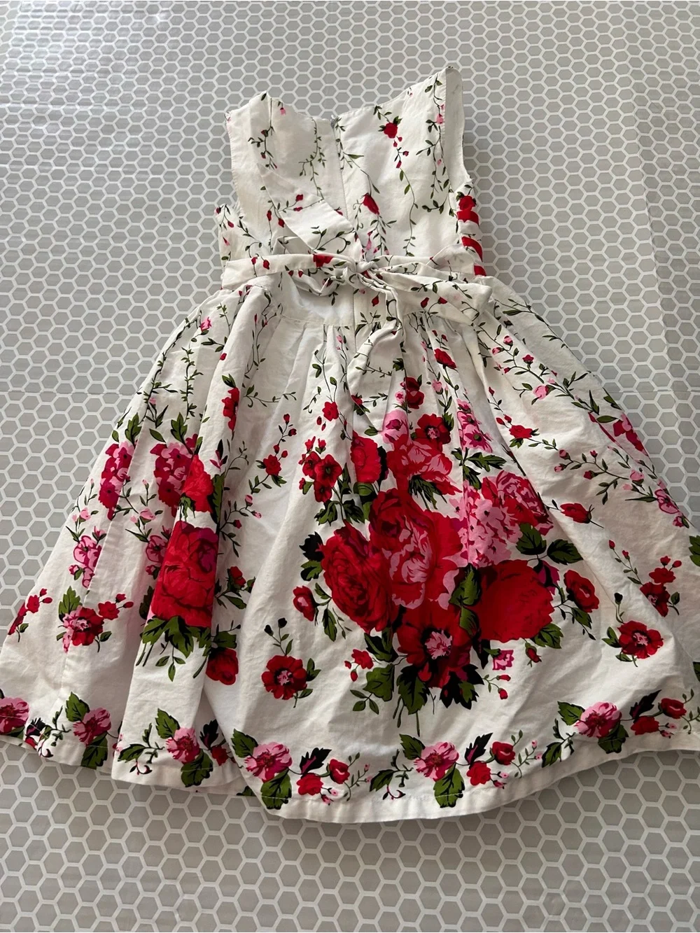 Sunny Fashion White Floral Dress Red Rose Print Butterfly Accents. Size 4/5